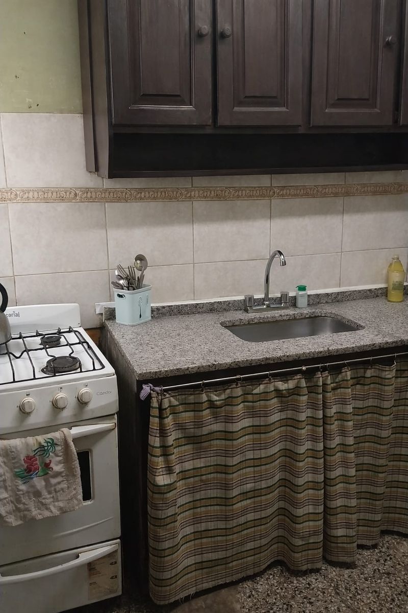 CASA CON GRAN POTENCIAL DE TRES DORMITORIOS EN ZONA COLEGIO VERNA — foto 3