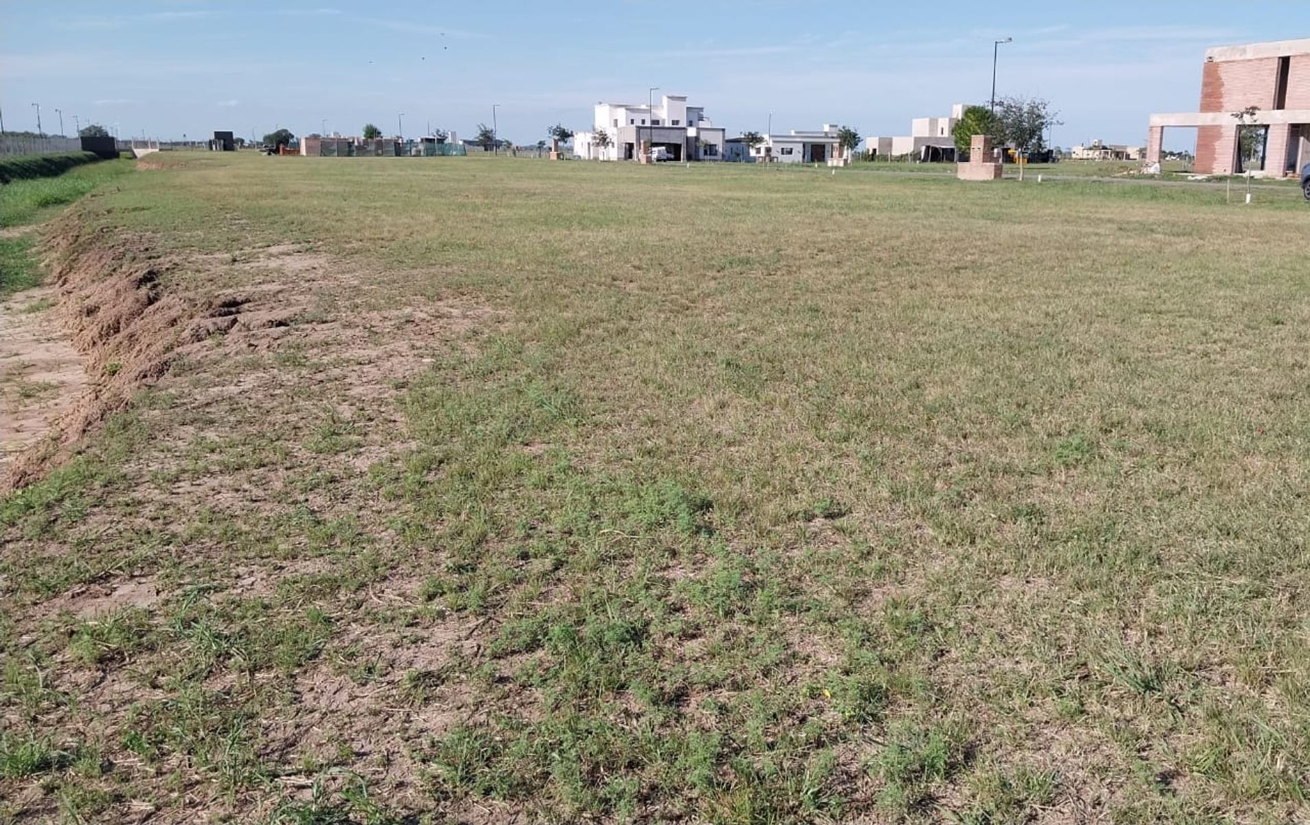LOTE A LA VENTA EN COUNTRY NUEVOS AIRES - BARRIO 5 - 4