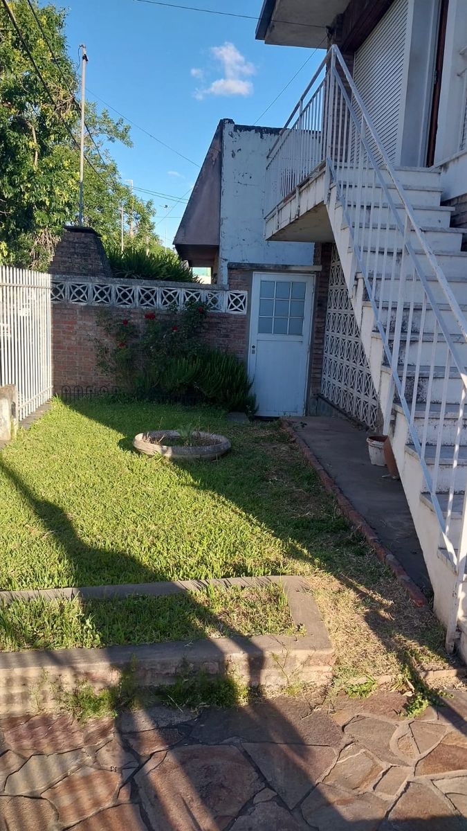CASA EN OCHAVA A 100 METROS DE LA COSTANERA SANTAFESINA - 3