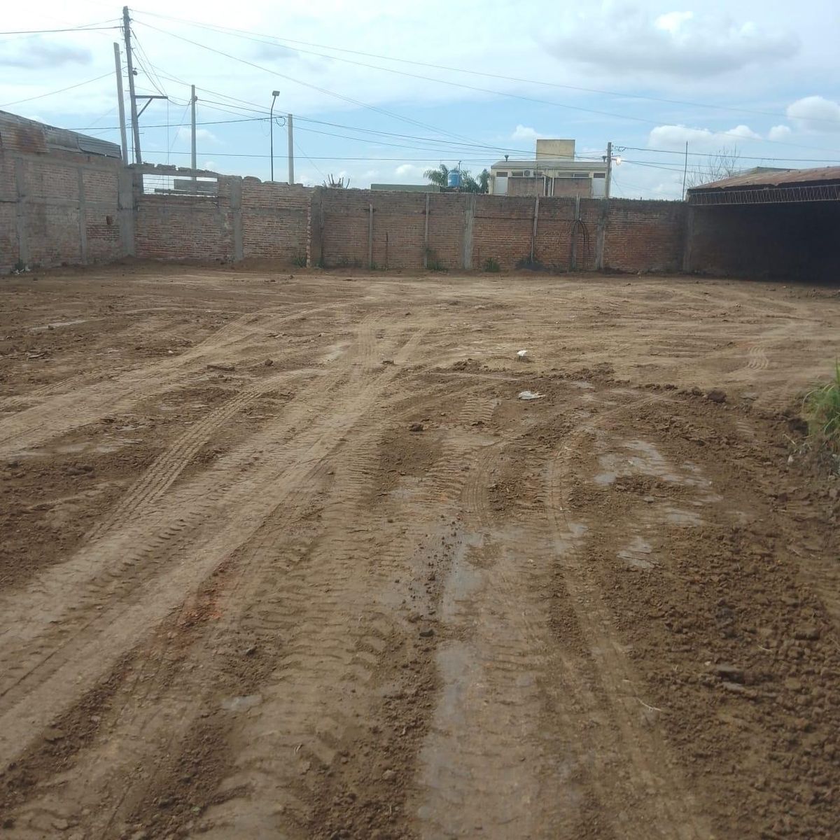 CINCO TERRENOS Y UN GALPÓN SOBRE AV BLAS PARERA AL 8800 - 3
