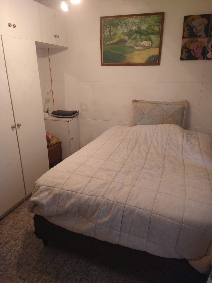 CASA CON GRAN TERRENO EN PASAJE GUIDO AL 1200 - 4