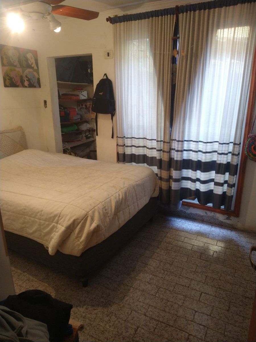 CASA CON GRAN TERRENO EN PASAJE GUIDO AL 1200 - 5