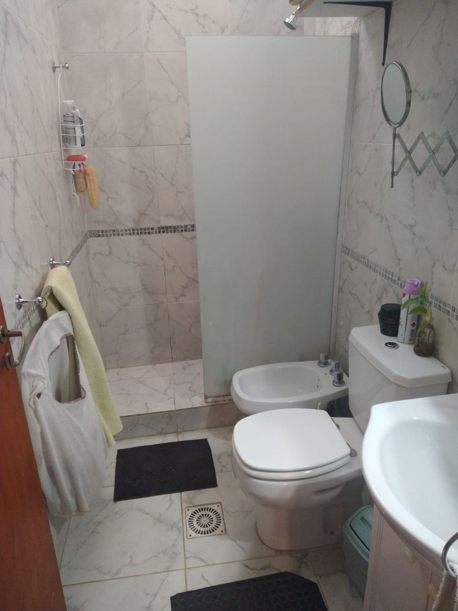 CASA CON GRAN TERRENO EN PASAJE GUIDO AL 1200 - 6