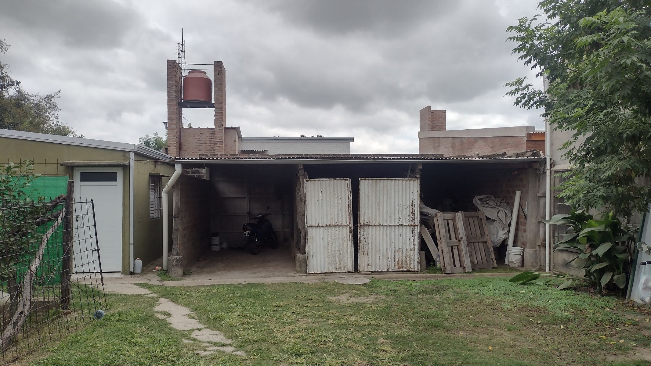 DOS CASAS SOBRE LOTE INTERNO EN RECREO — foto 2