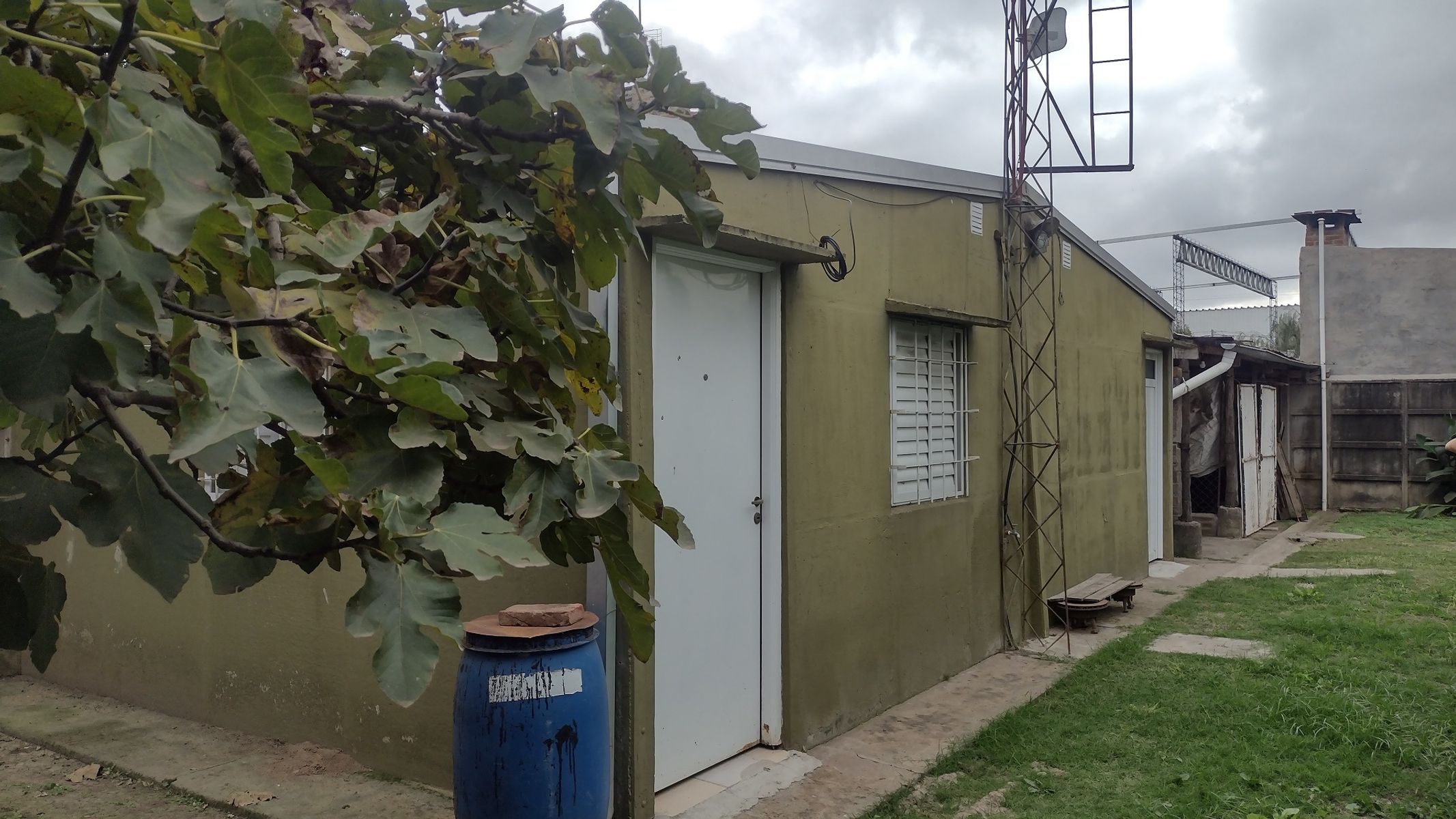 DOS CASAS SOBRE LOTE INTERNO EN RECREO — foto 4