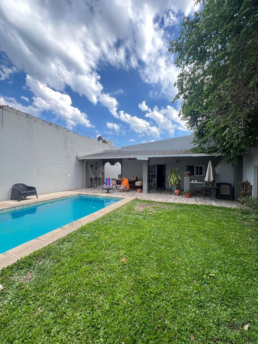 Casa con Amplio Terreno y Pileta en Barrio Mayoraz — foto 12