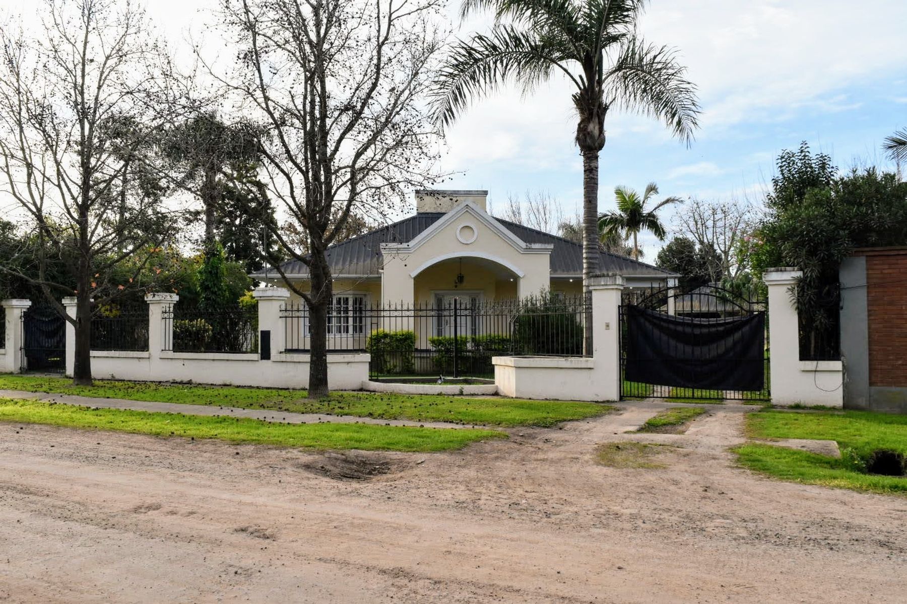 IMPORTANTE CASA DE 3 DORMITORIOS EN RECREO — foto 2