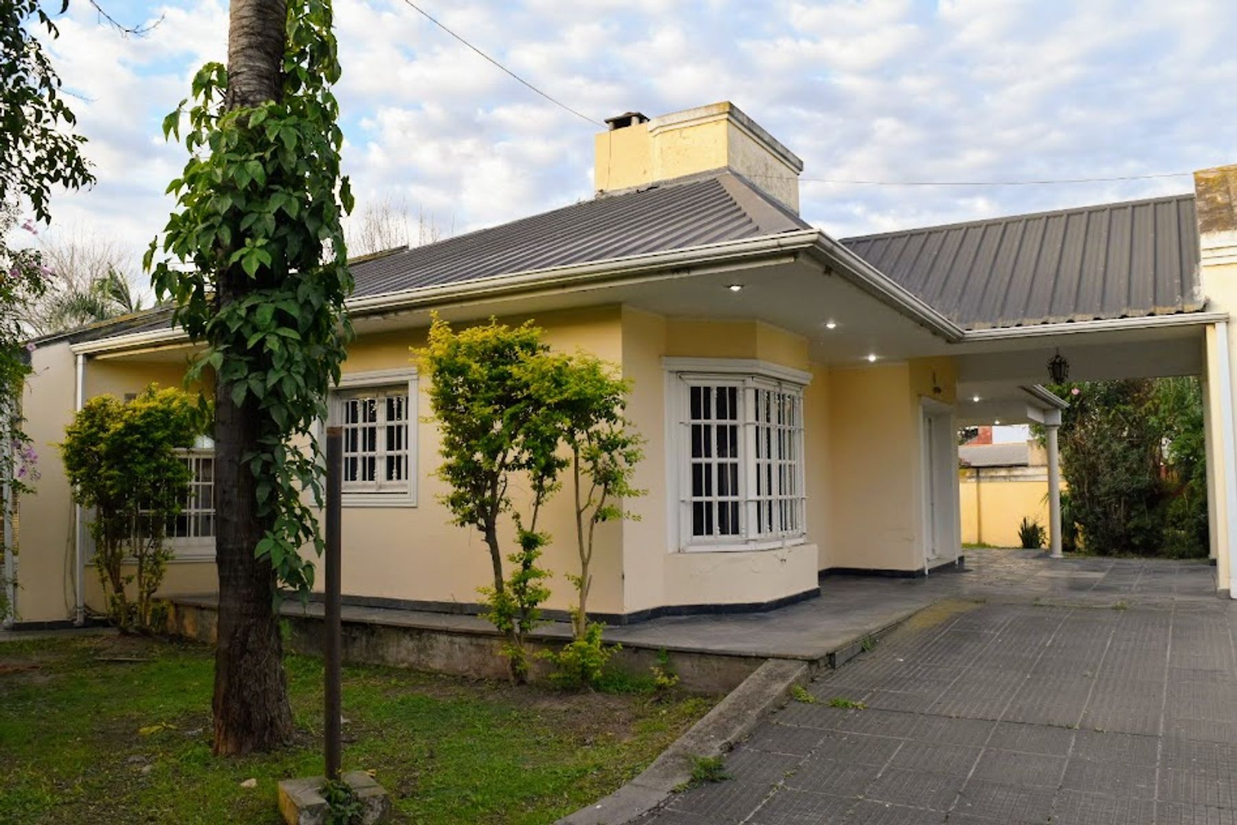 IMPORTANTE CASA DE 3 DORMITORIOS EN RECREO — foto 4