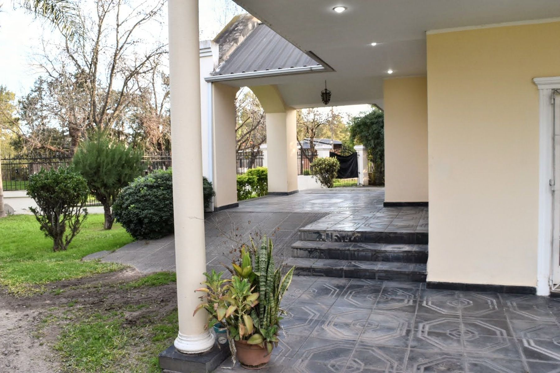IMPORTANTE CASA DE 3 DORMITORIOS EN RECREO — foto 6