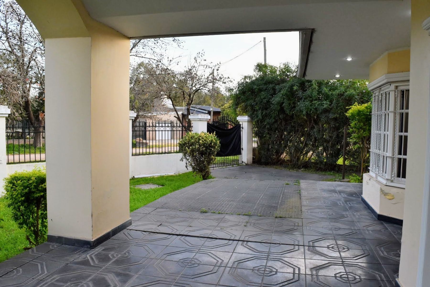 IMPORTANTE CASA DE 3 DORMITORIOS EN RECREO — foto 7