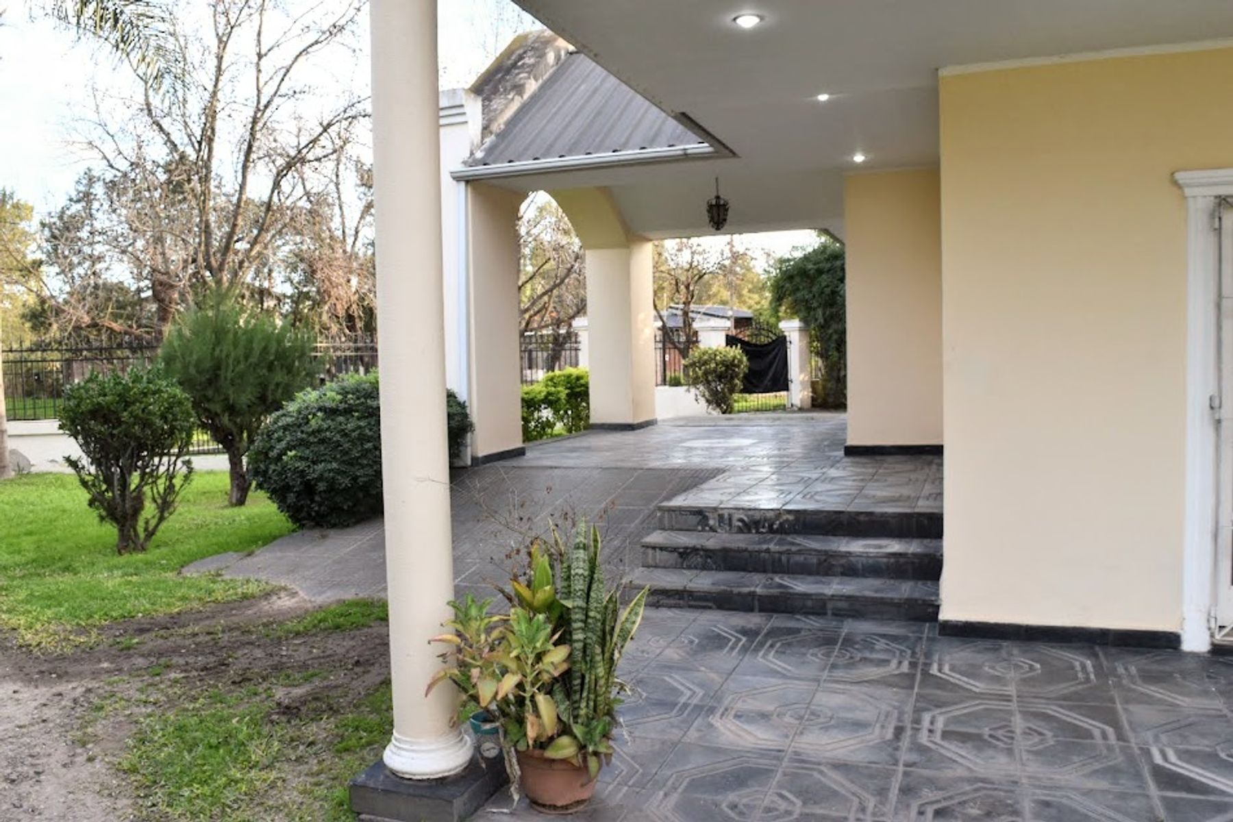IMPORTANTE CASA DE 3 DORMITORIOS EN RECREO — foto 8