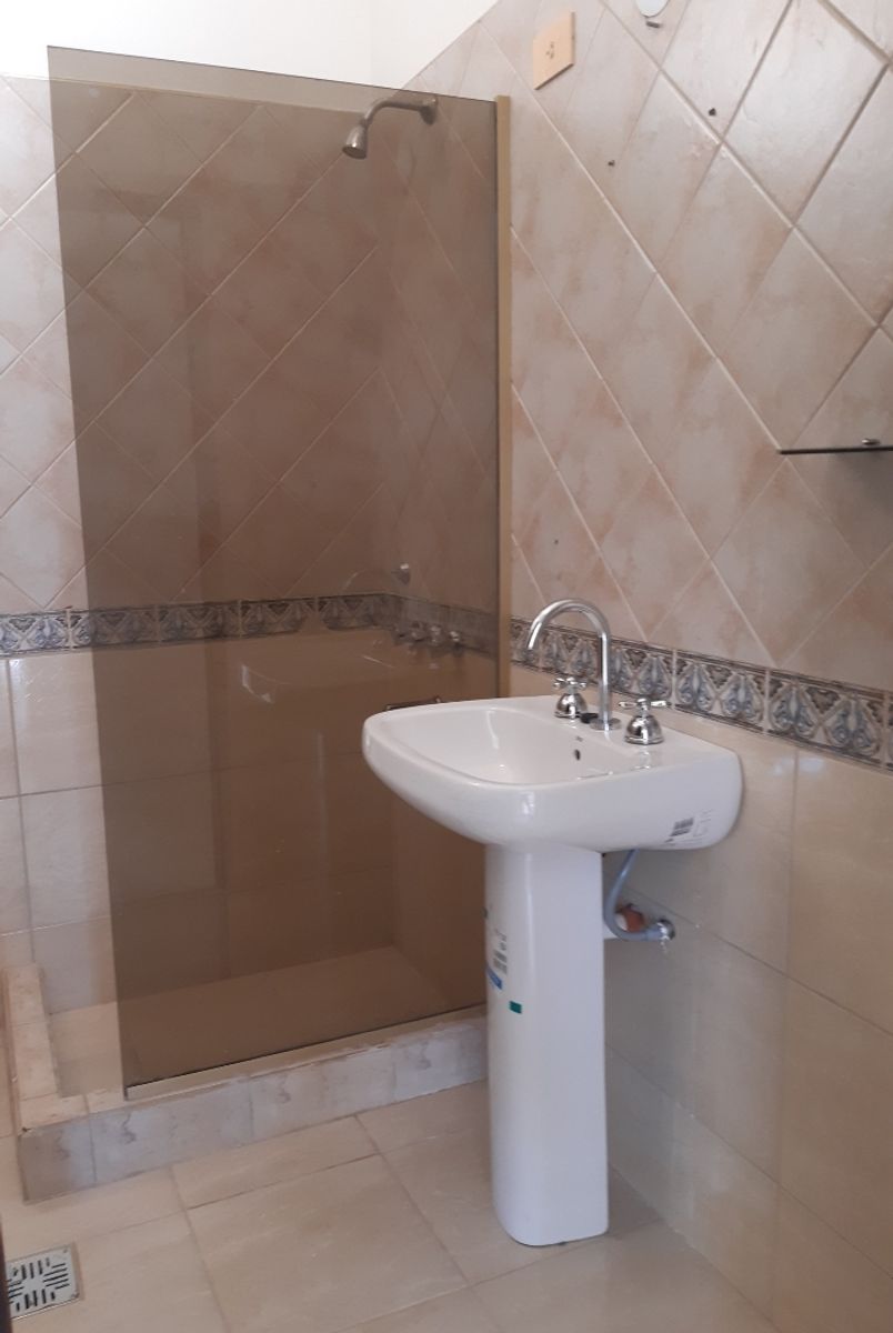 Excelente Casa 3 Dorm., 2 Bñs, Coch. BARRIO 7 JEFES — foto 14