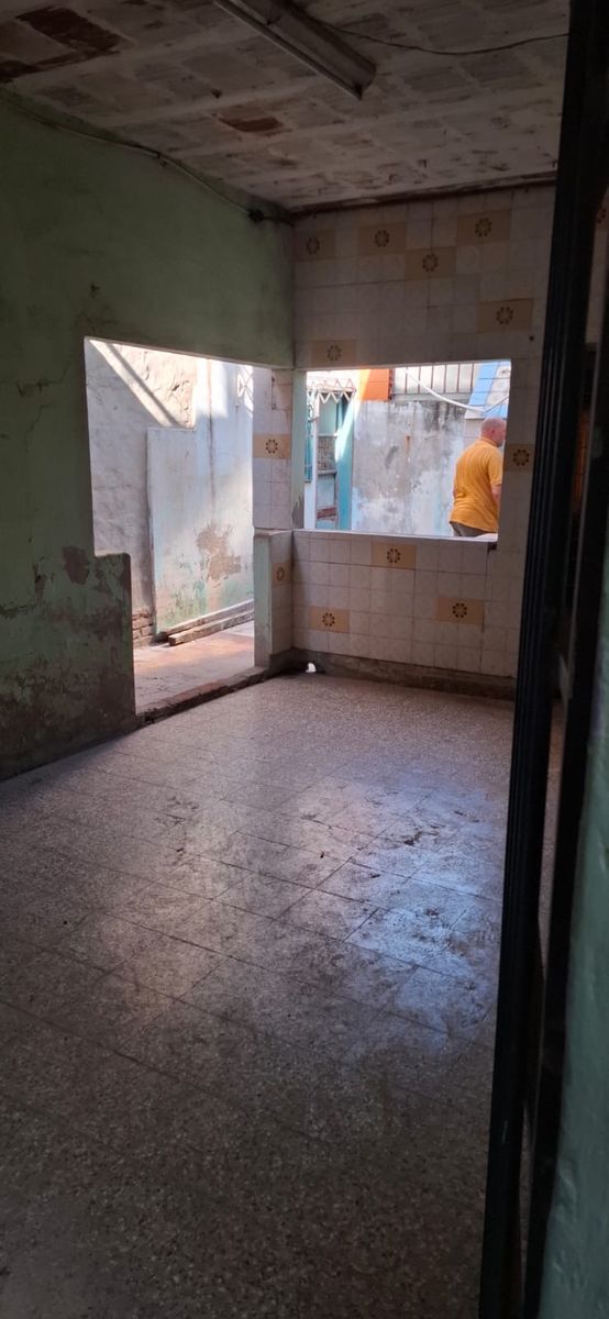 CASA A REFACCIONAR. Ideal para primera vivienda o inversión - 2