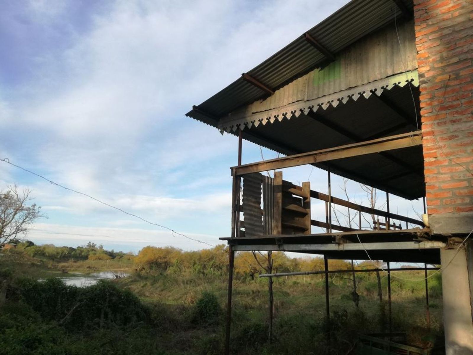 GRAN TERRENO Y CASA FRENTE AL RÍO - PARAJE LOS 2 OMBUES - 2