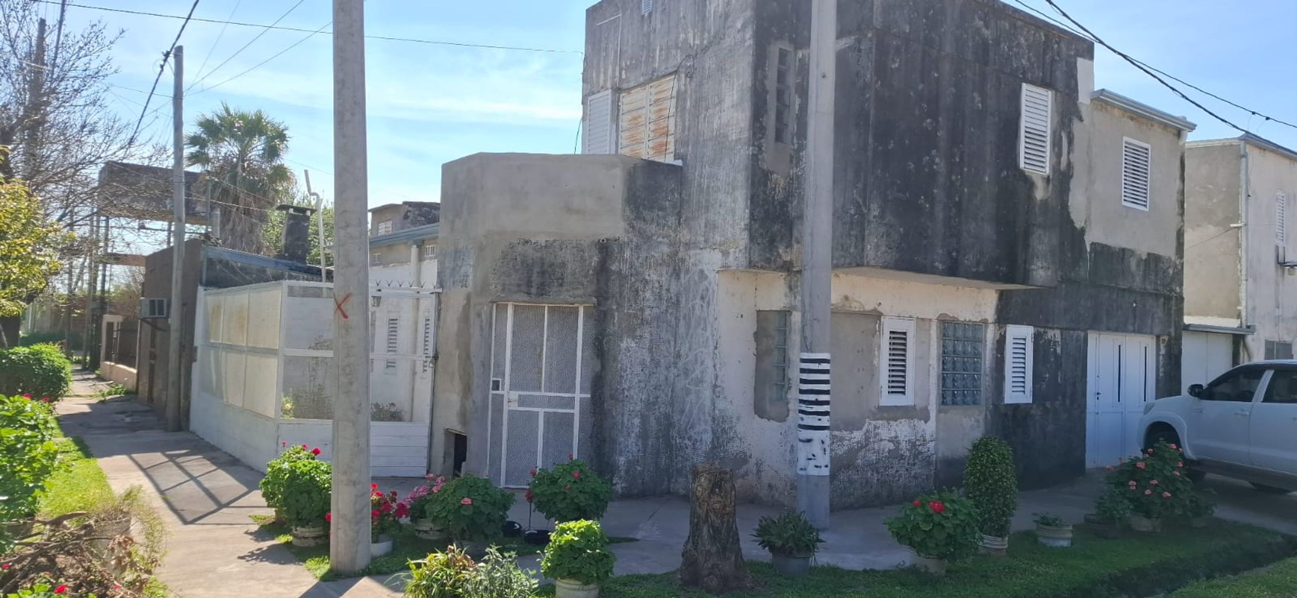 CASA SOBRE ESQUINA EN ZONA NORTE — foto 4