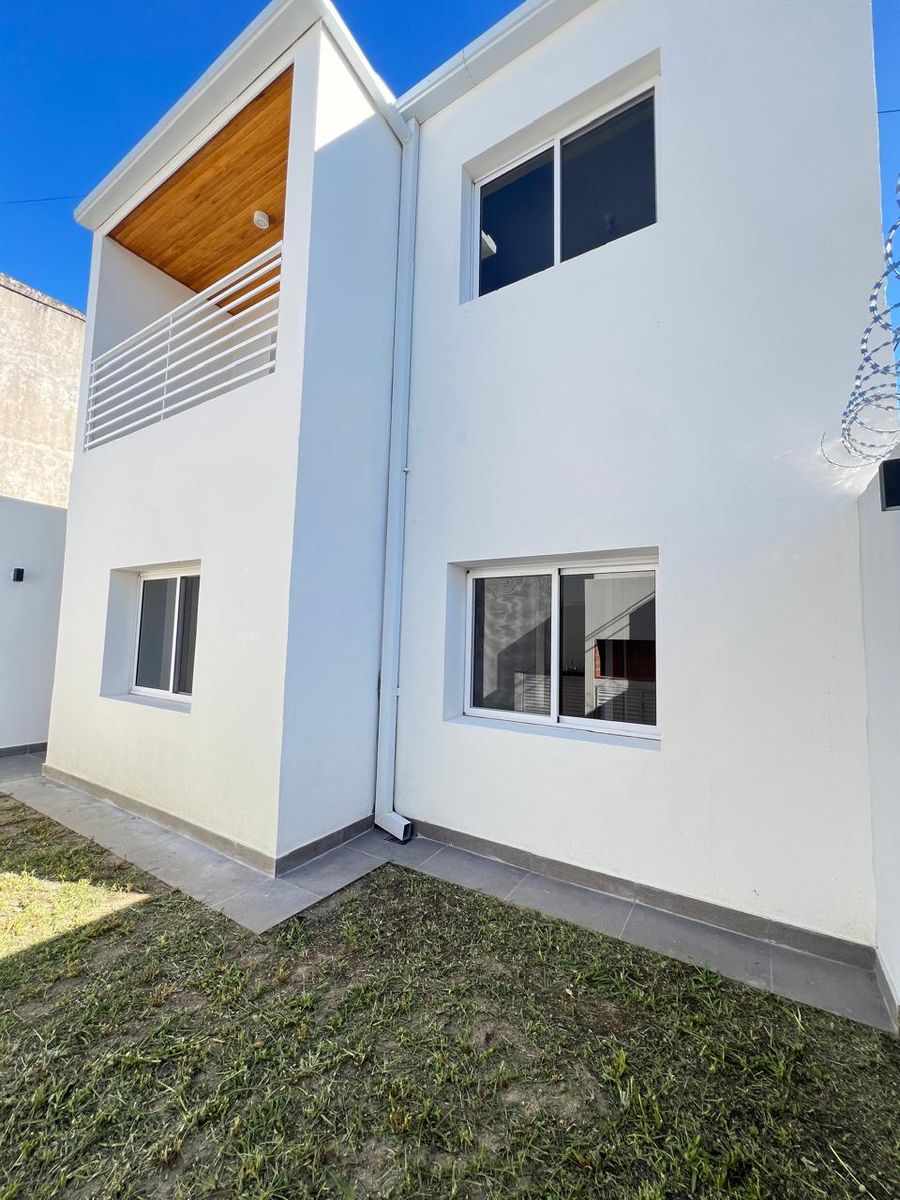 CASA EN PH A ESTRENAR EN SARGENTO CABRAL - 3