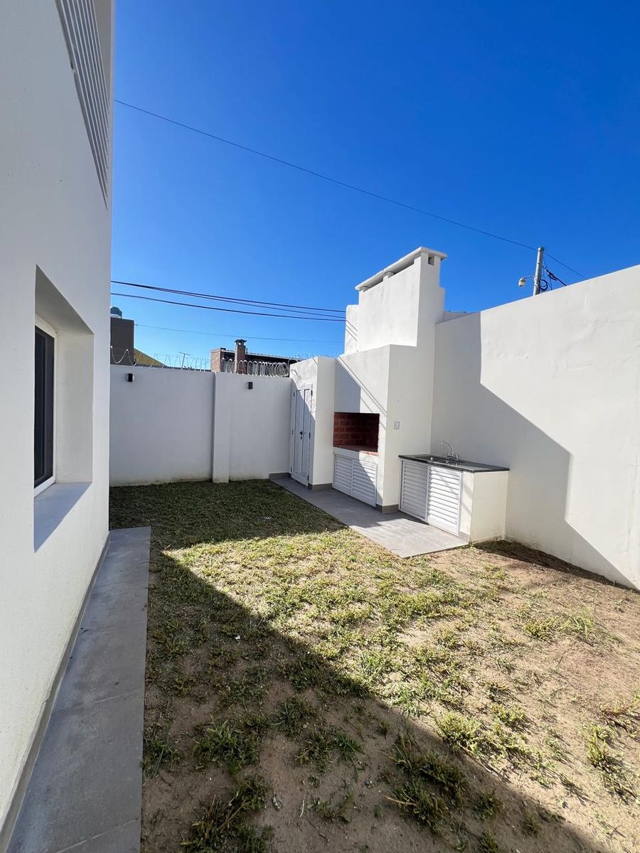 CASA EN PH A ESTRENAR EN SARGENTO CABRAL - 4
