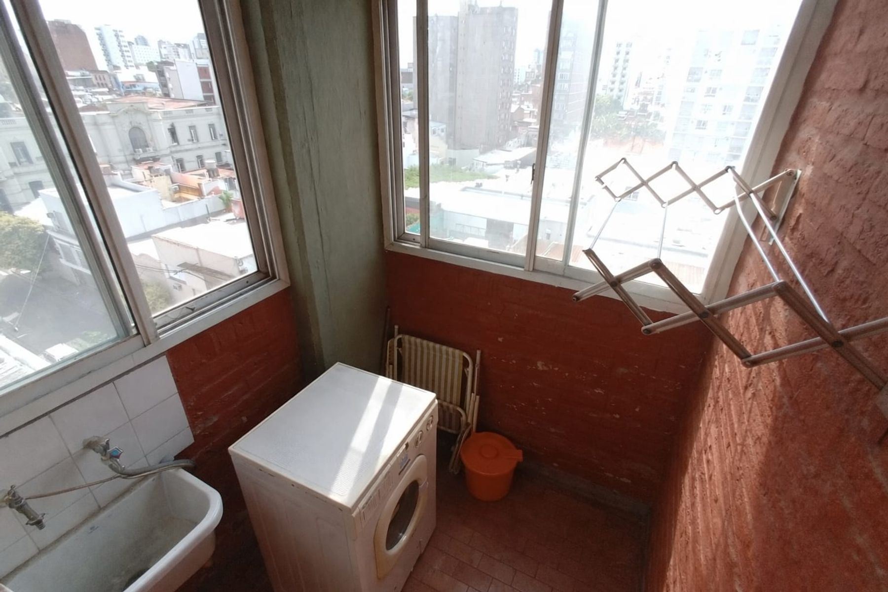 DEPARTAMENTO DE 2 DORMITORIOS AL FRENTE EN MICROCENTRO - 7