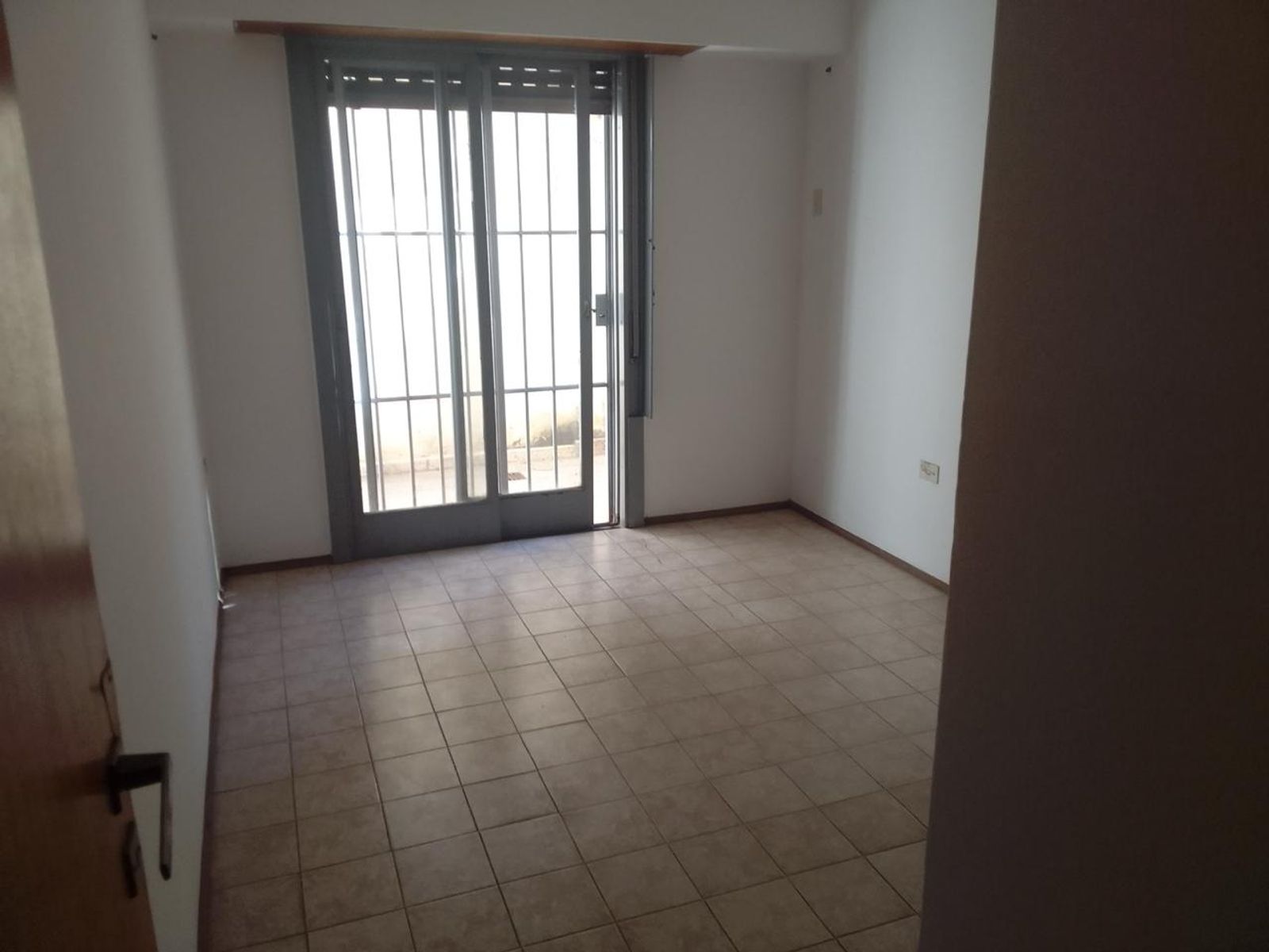 DEPARTAMENTO DE 2 DORMITORIOS Y COCHERA EN CANDIOTI NORTE - 3