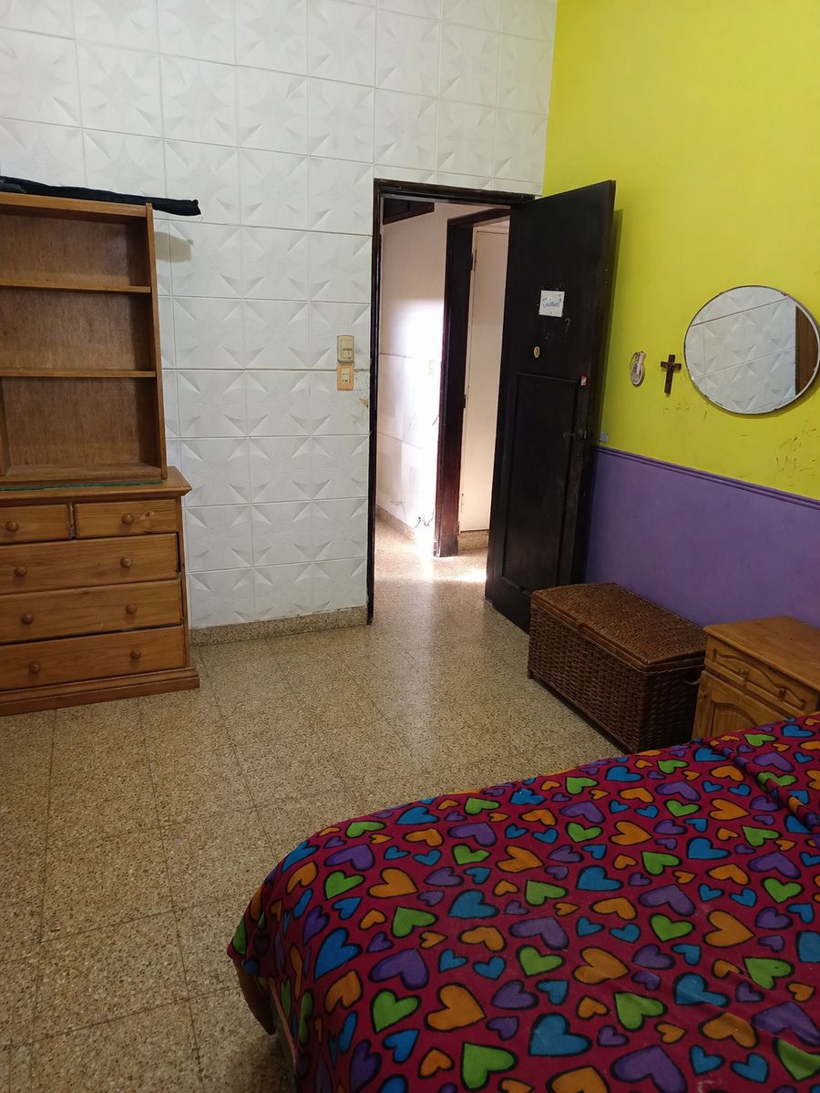 Casa muy amplia a 3 cuadras de Av. Freyre - 2
