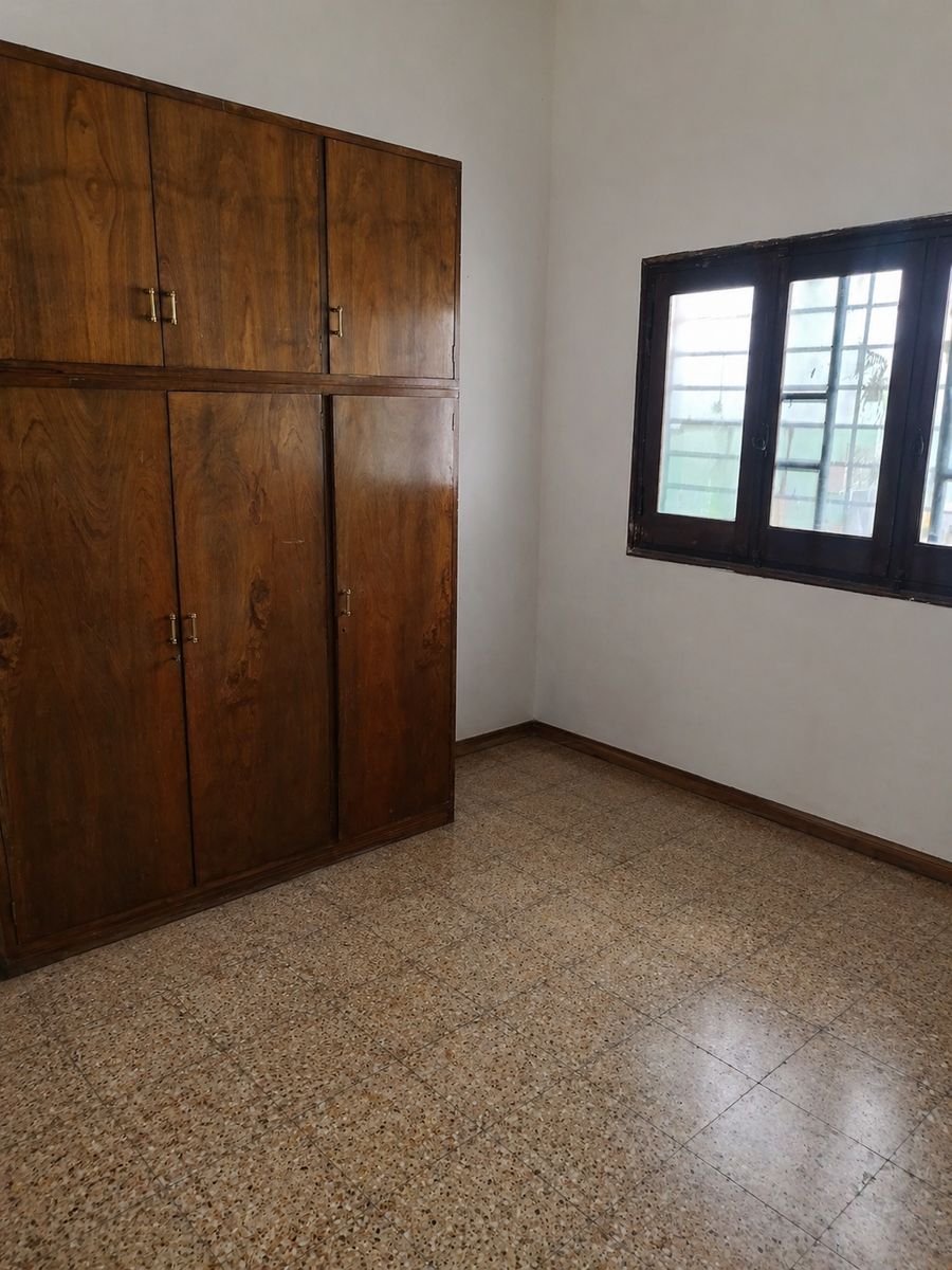 Casa muy amplia a 3 cuadras de Av. Freyre - 3