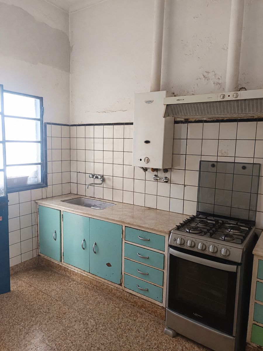 Casa muy amplia a 3 cuadras de Av. Freyre - 7