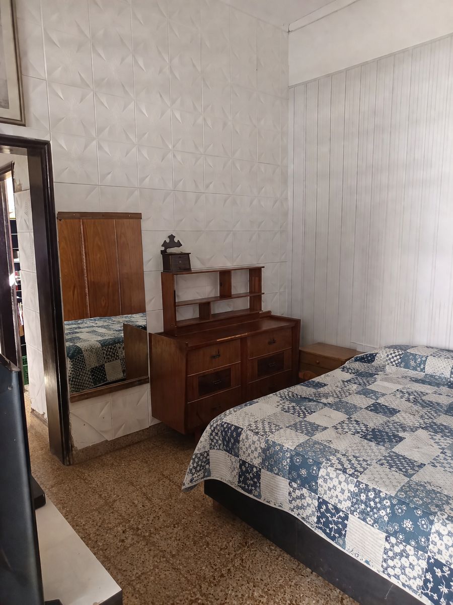 Casa muy amplia a 3 cuadras de Av. Freyre - 8