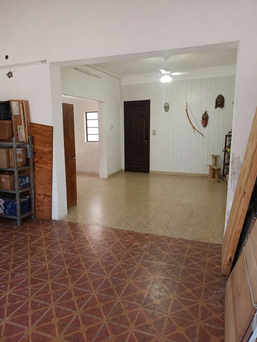 Casa muy amplia a 3 cuadras de Av. Freyre - 9