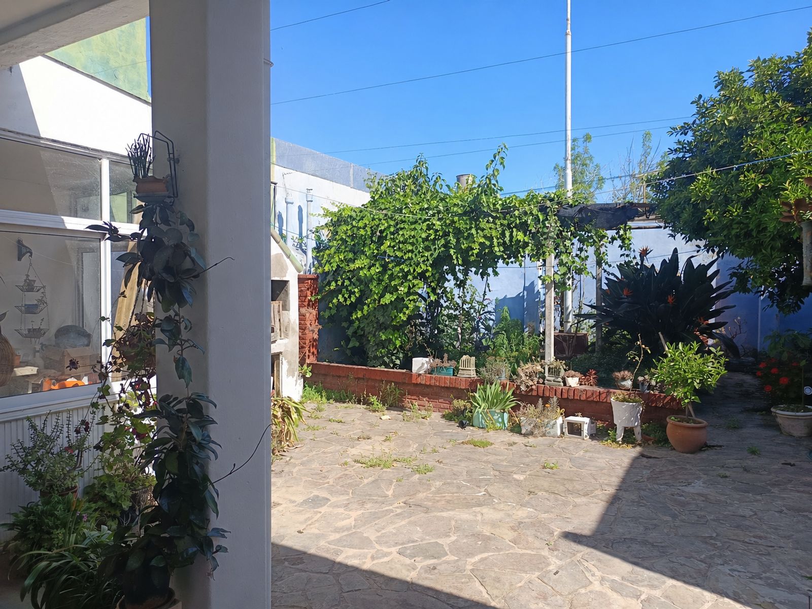 Casa muy amplia a 3 cuadras de Av. Freyre - 11