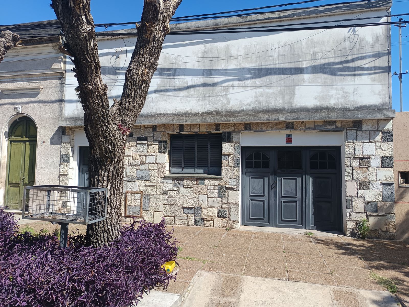 Casa muy amplia a 3 cuadras de Av. Freyre - 12