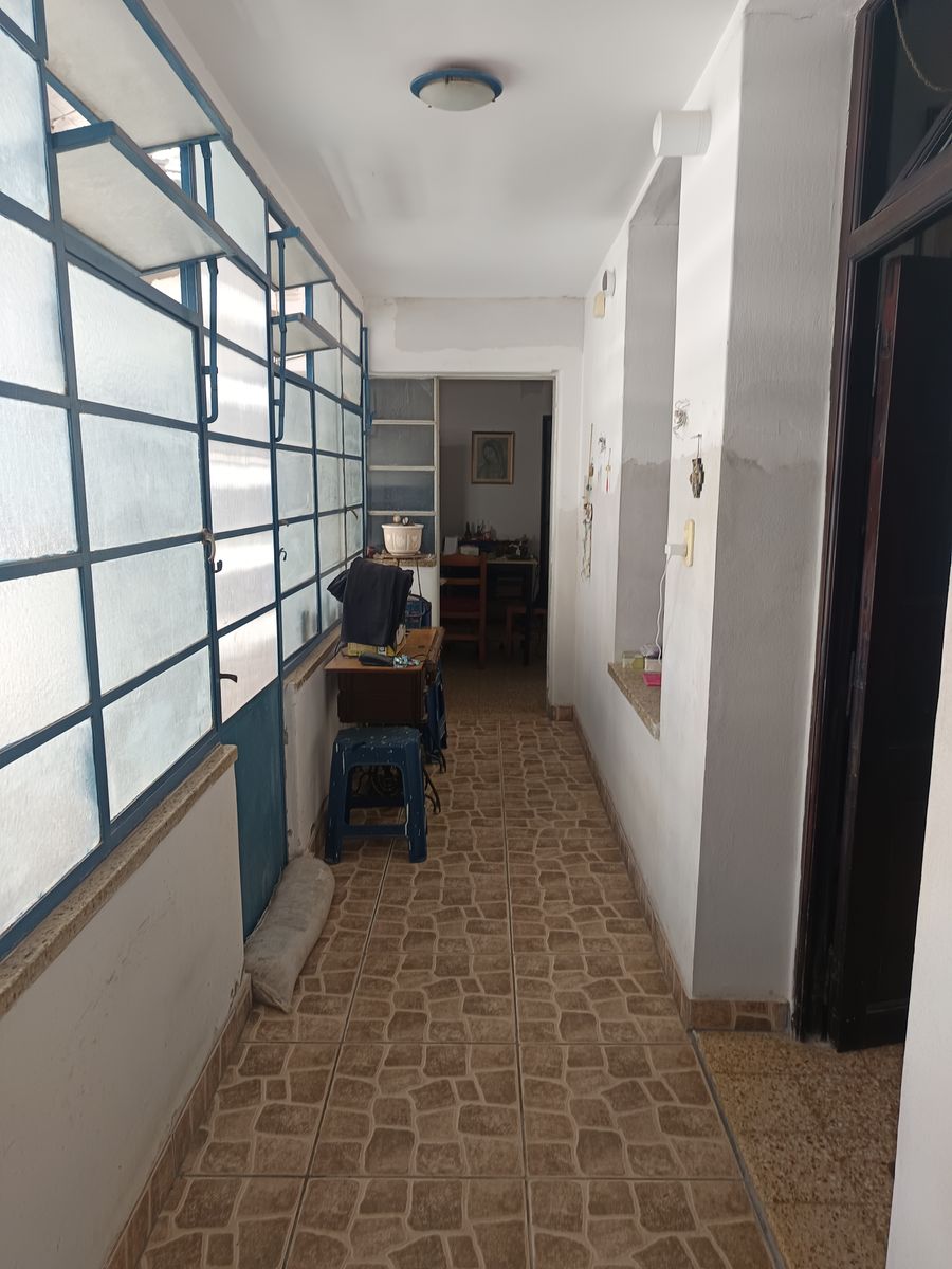 Casa muy amplia a 3 cuadras de Av. Freyre - 15