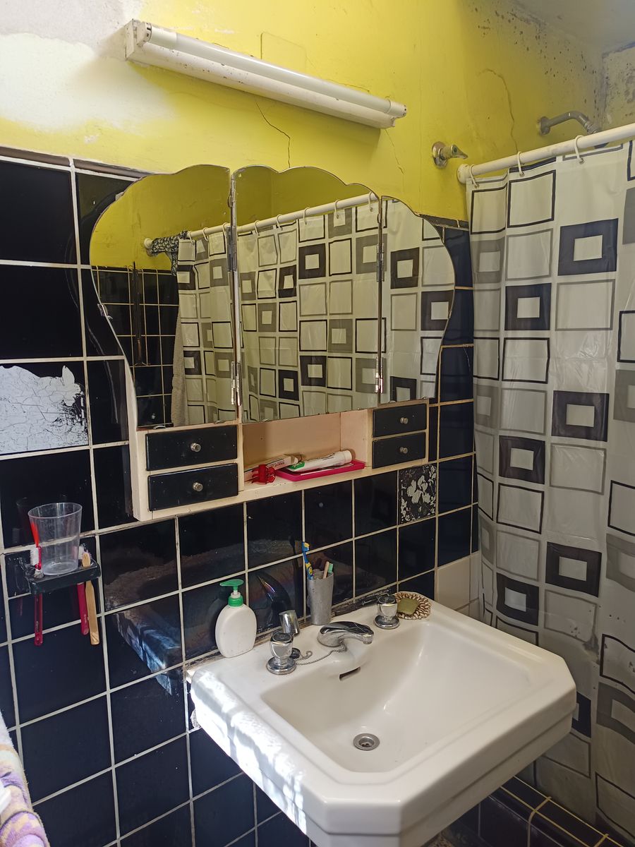 Casa muy amplia a 3 cuadras de Av. Freyre - 16