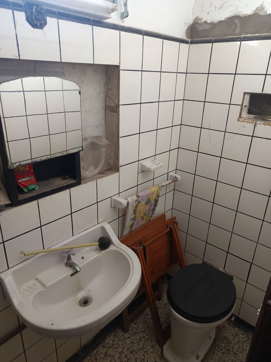 Casa muy amplia a 3 cuadras de Av. Freyre - 18