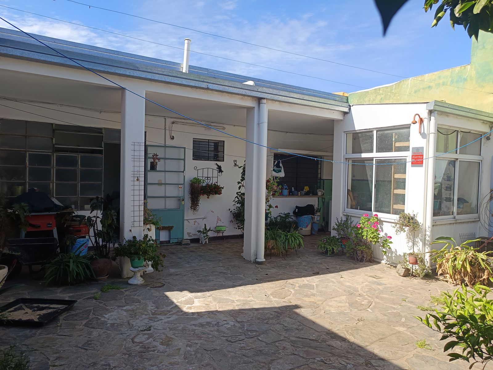 Casa muy amplia a 3 cuadras de Av. Freyre - 19