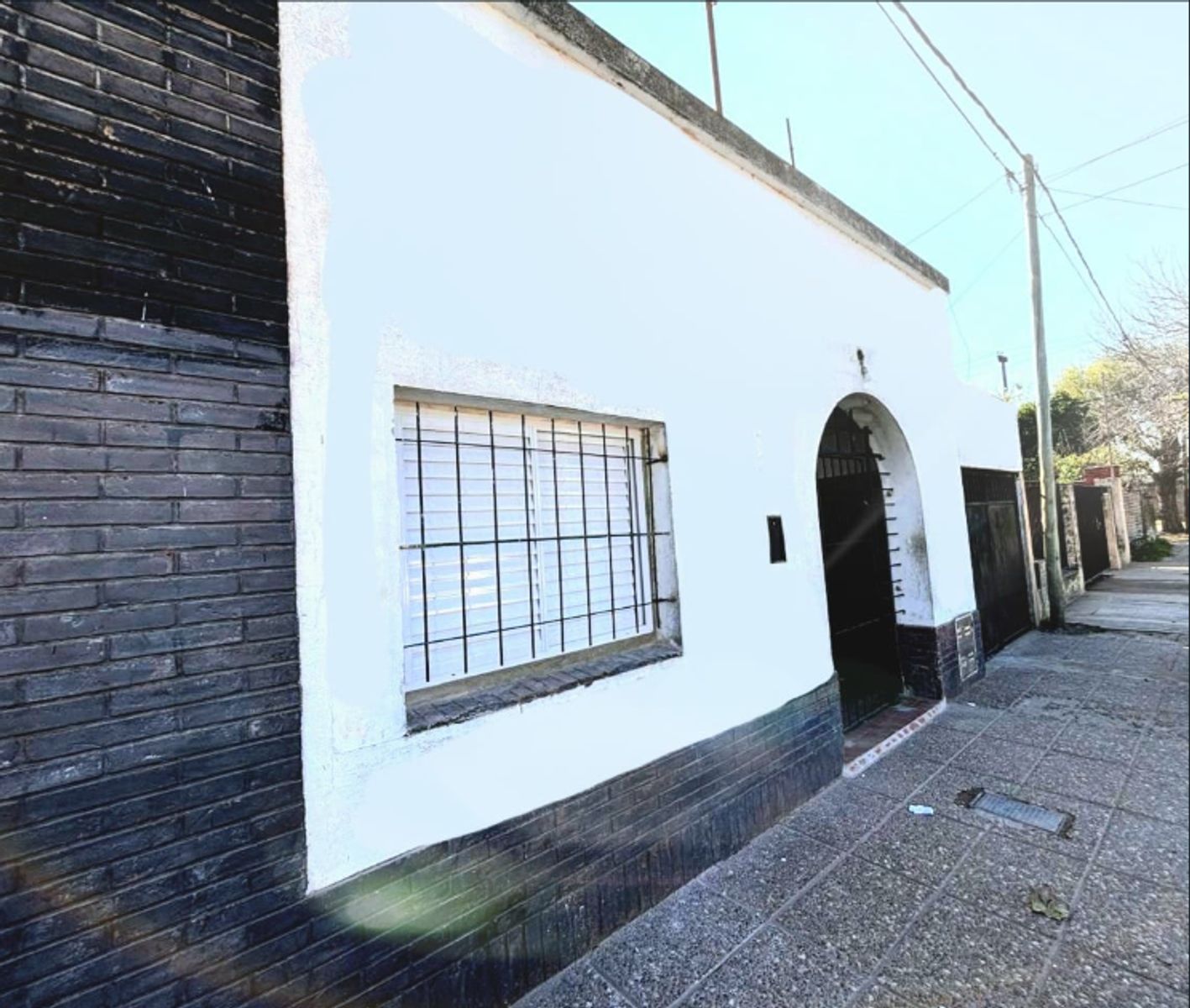 VENDE Casa 2 Dormitorios, Cochera, Gran Patio 10 x 15mts.