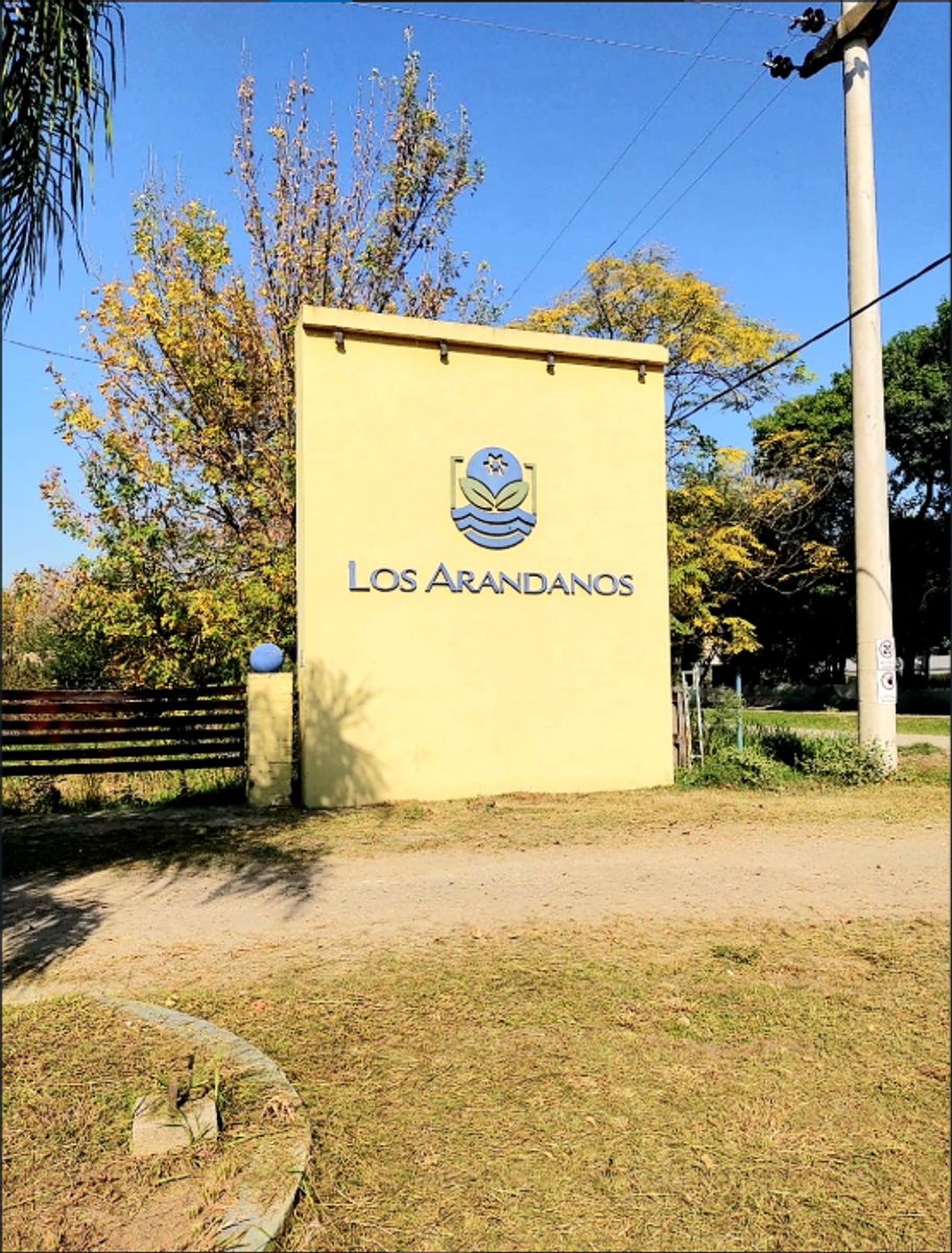 VENTA Casa con Piscina y Gran Predio. Los Arándanos - 4