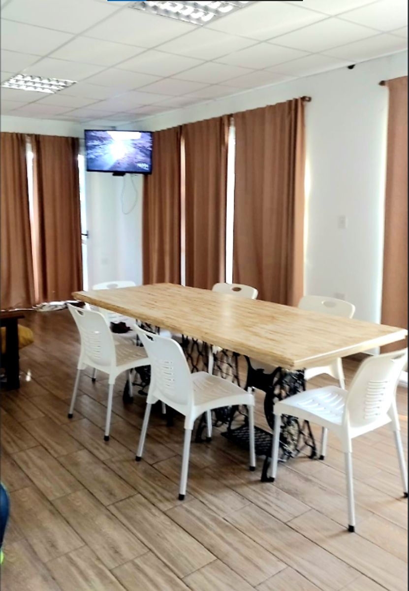 VENTA Casa con Piscina y Gran Predio. Los Arándanos - 5