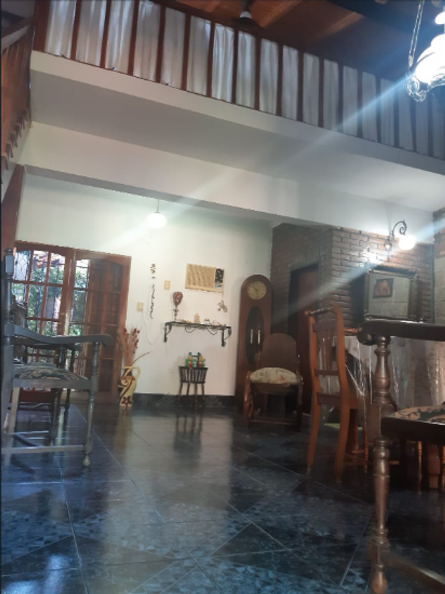 Casa zona Av. Galicia. 3 dormitorios, 2 baños, gran patio y cochera doble - 4