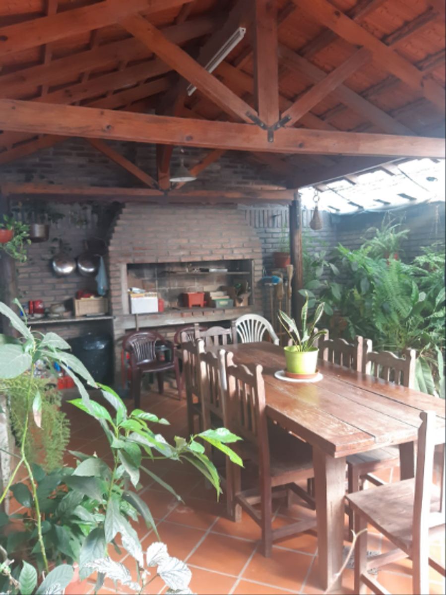 Casa zona Av. Galicia. 3 dormitorios, 2 baños, gran patio y cochera doble - 8