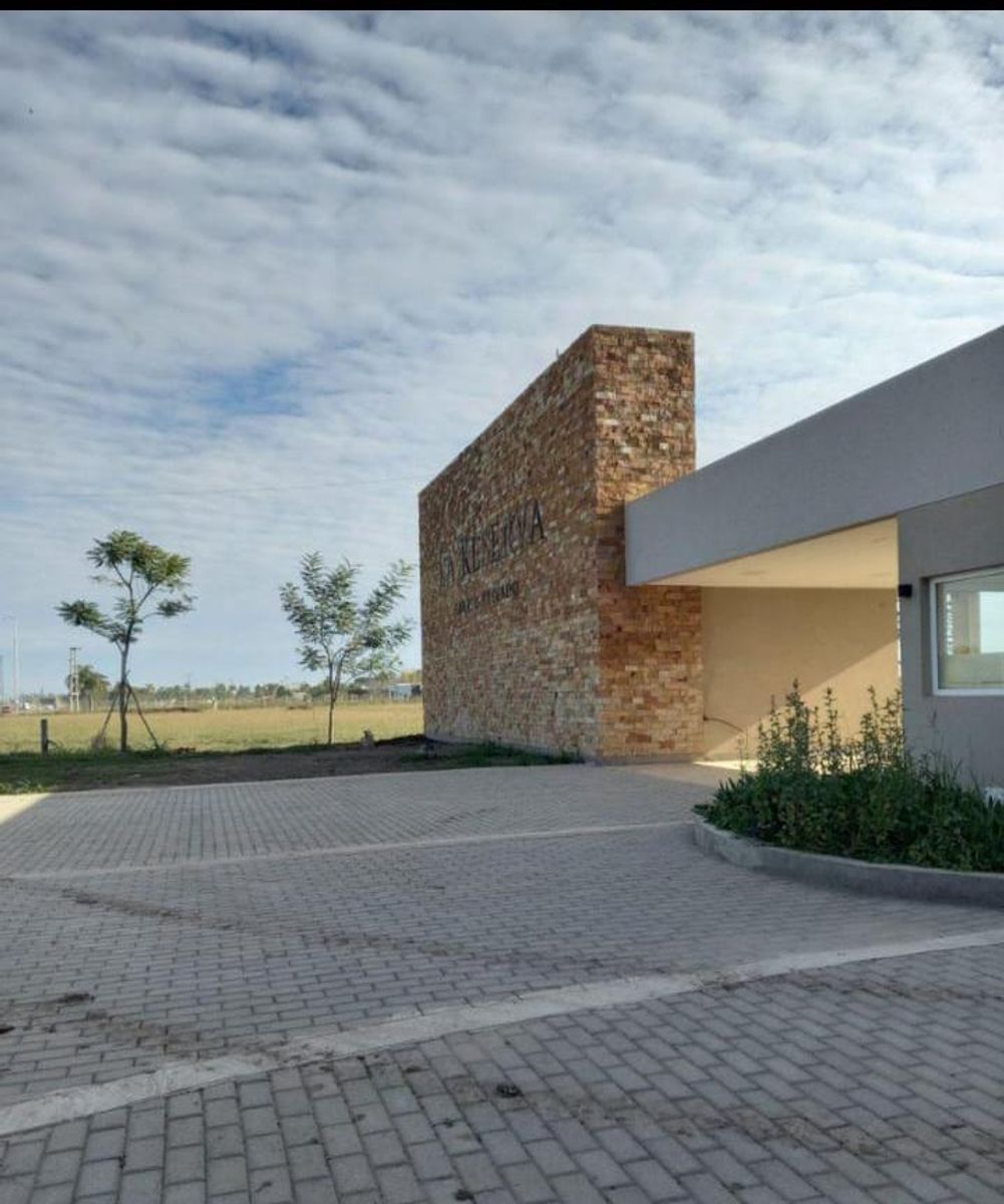 Oportunidad Lote en Barrio Privado La Reserva — foto 2