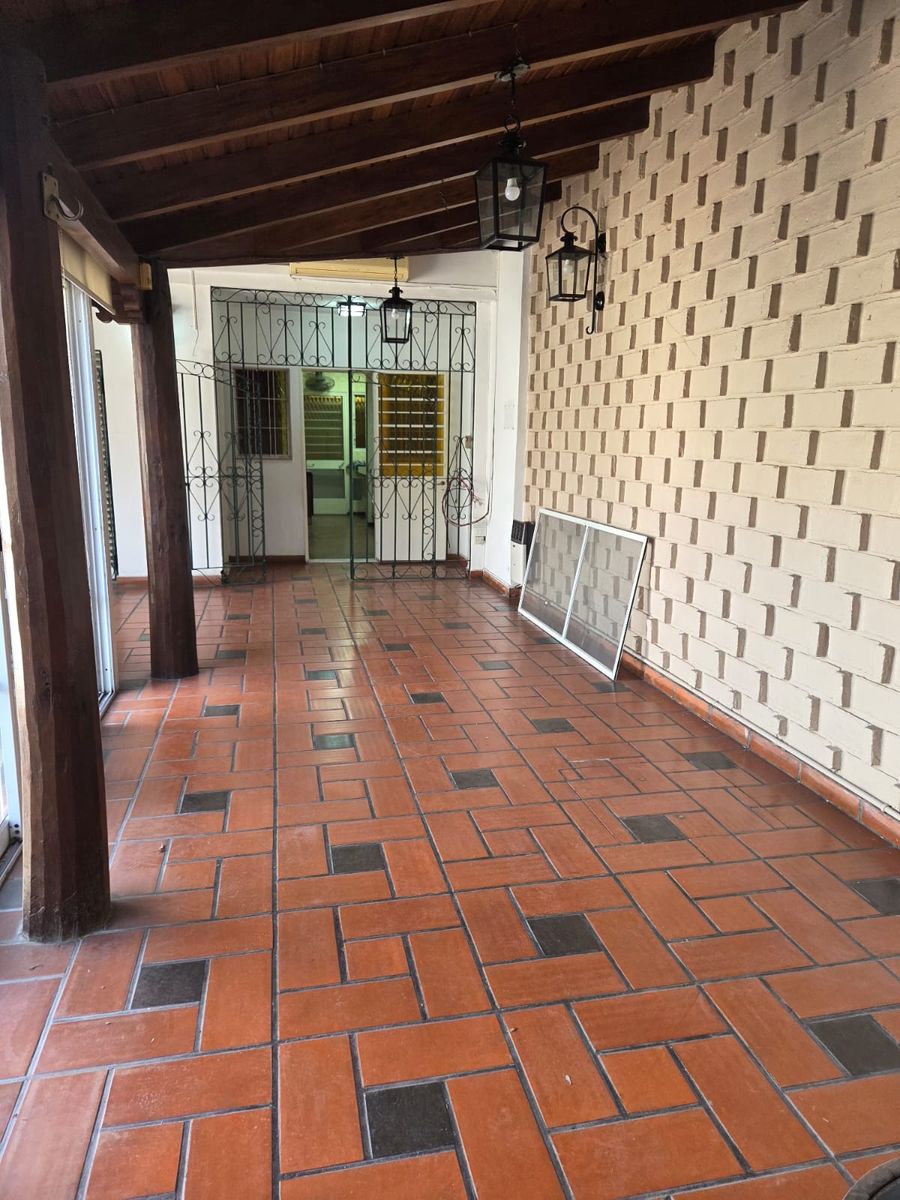 IMPECABLE PROPIEDAD A METROS DE BV. PELLEGRINI - 10