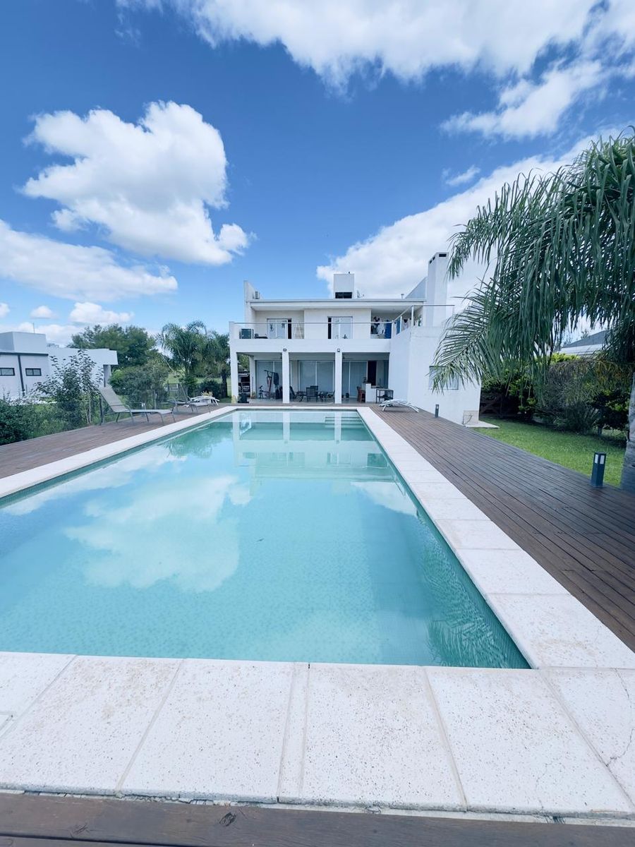 Gran Casa en Aires del Llano - 2