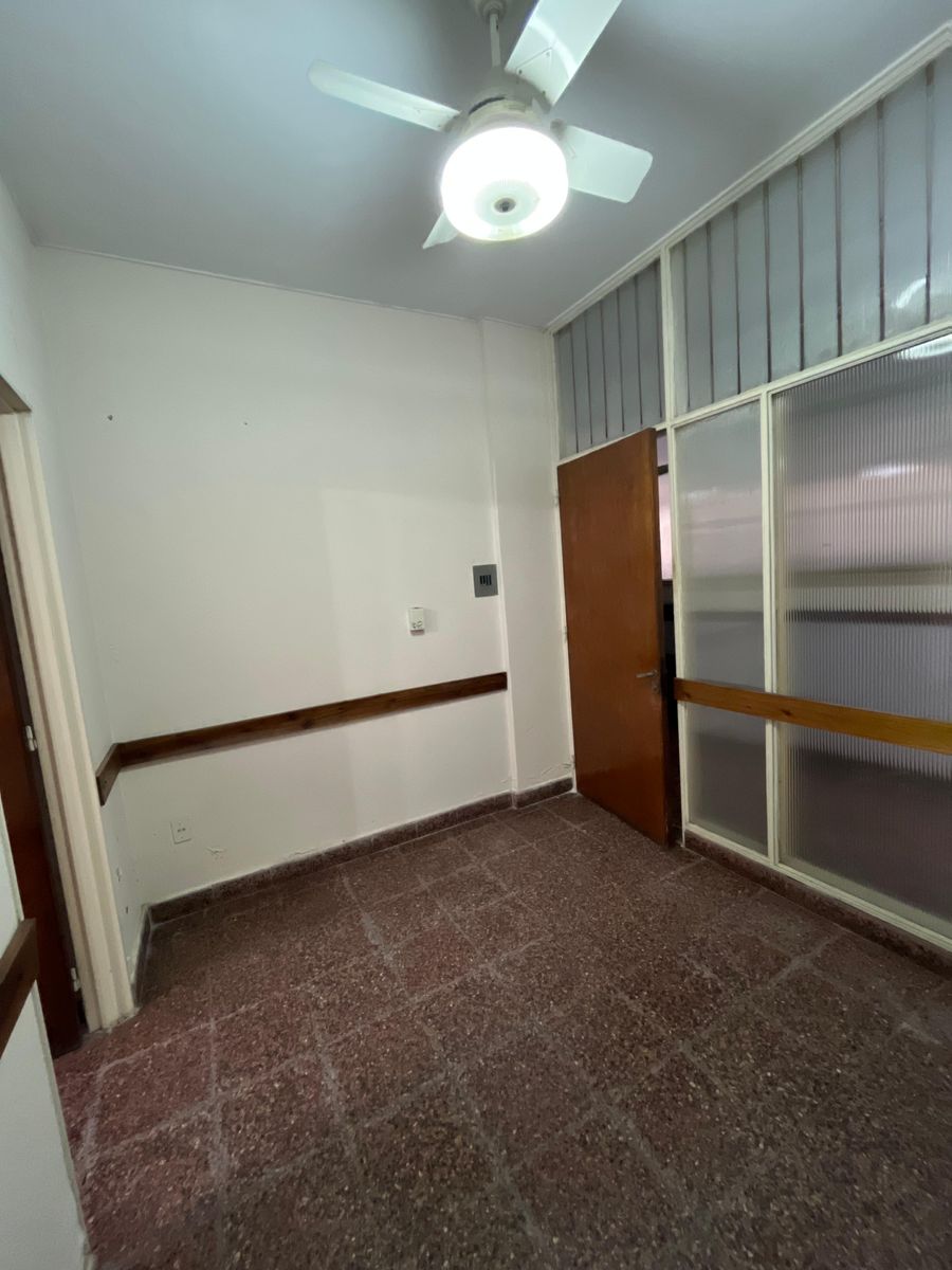 Oficina/consultorio en zona centro -sur - 1