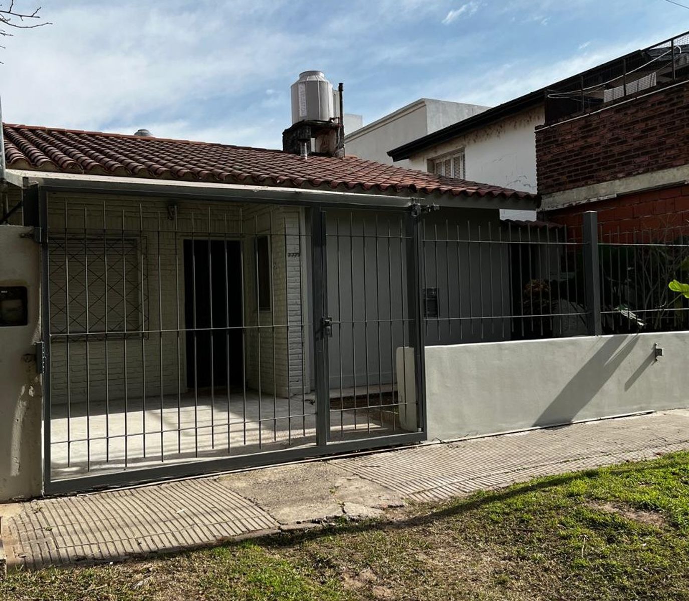 CASA EN VENTA EN BARRIO GUADALUPE DOS DORMITORIOS - 2