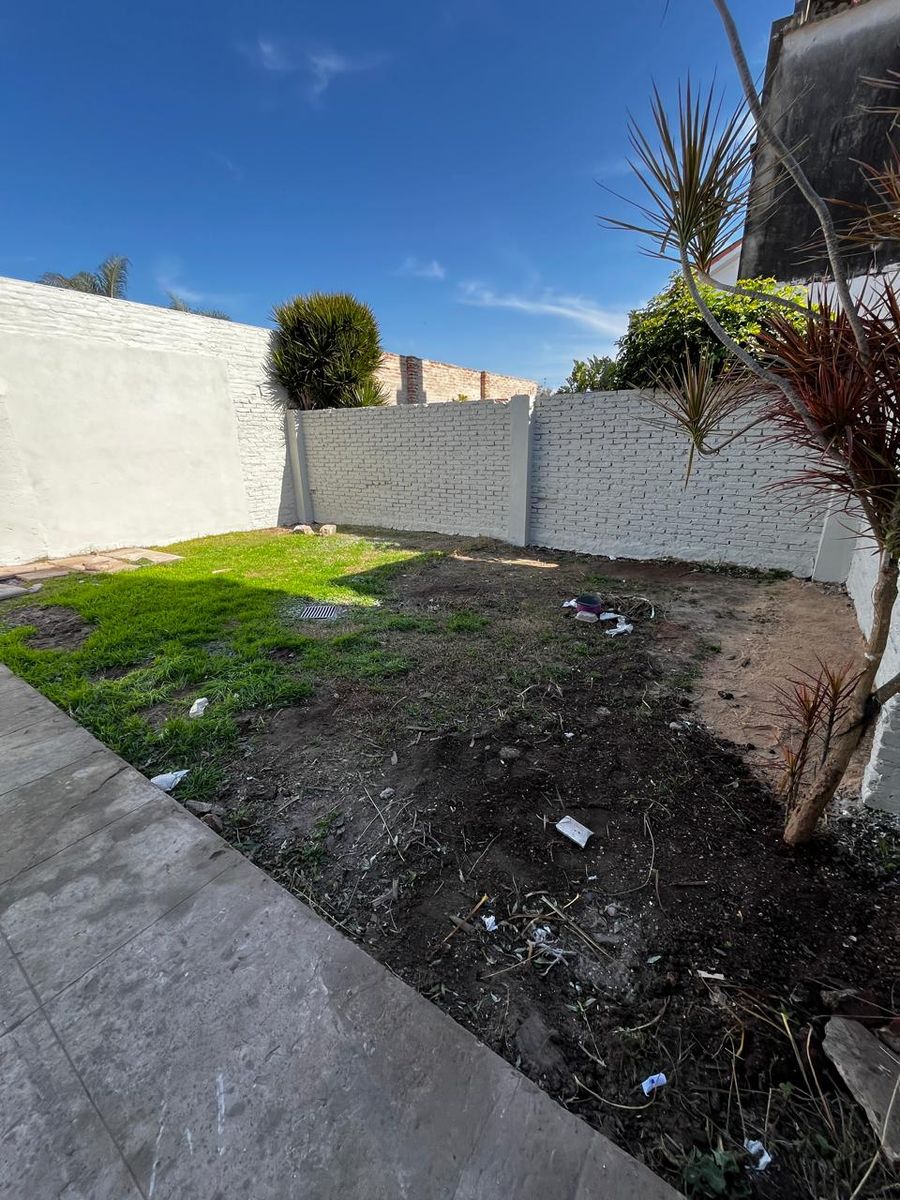 CASA EN VENTA EN BARRIO GUADALUPE DOS DORMITORIOS - 21