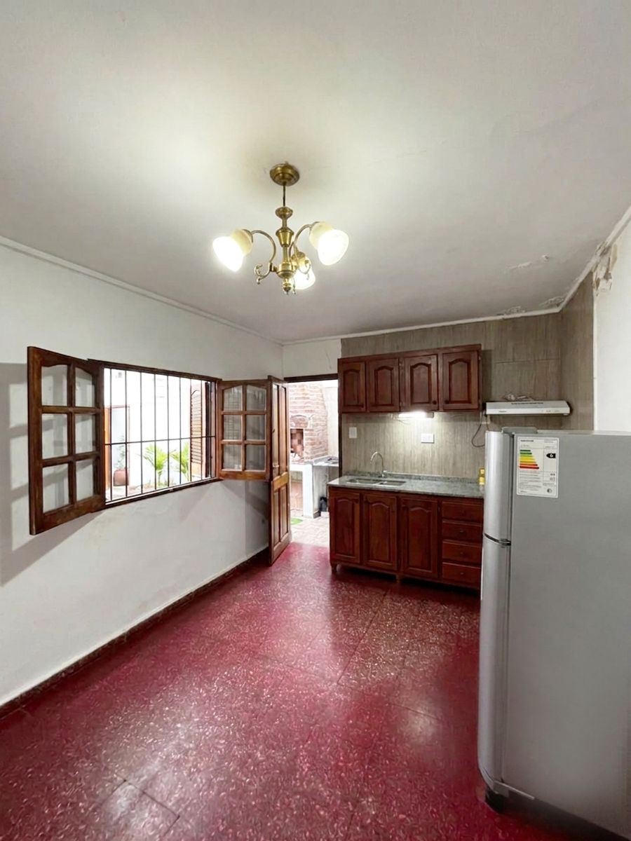 INTERNO DE 2 DORMITORIOS A MTS DEL PARQUE FEDERAL (NO PH) - 10