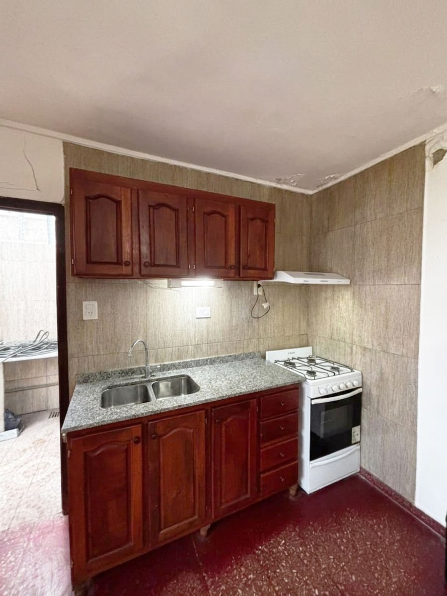 INTERNO DE 2 DORMITORIOS A MTS DEL PARQUE FEDERAL (NO PH) - 12