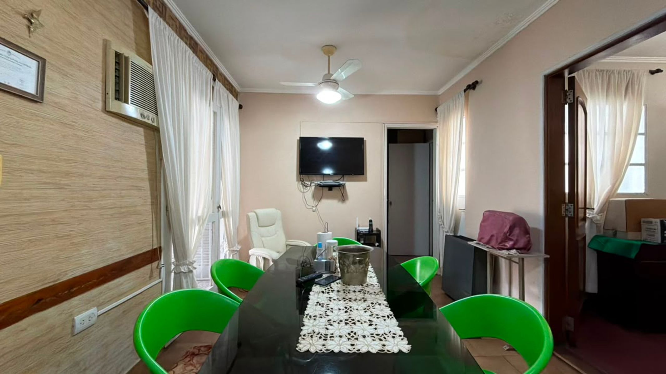 VENTA CASA DE 3 DORMITORIOS CON AMPLIO TERRENO EN URQUIZA 2000 - 4