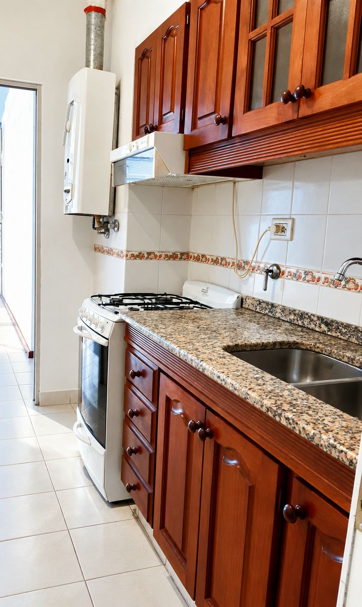 Departamento dos dormitorios. Centro. Balcón c/Asador. Equipado. — foto 4