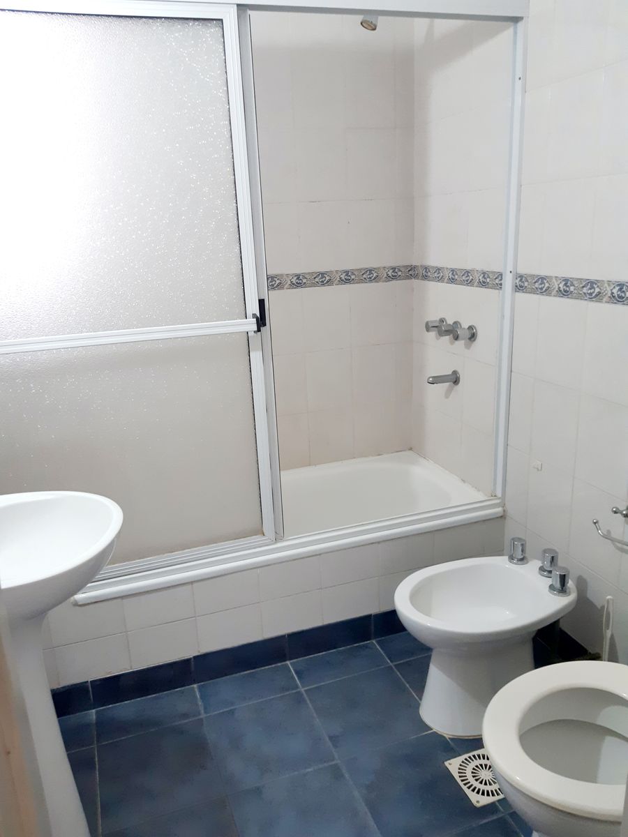 Departamento dos dormitorios. Centro. Balcón c/Asador. Equipado. — foto 7